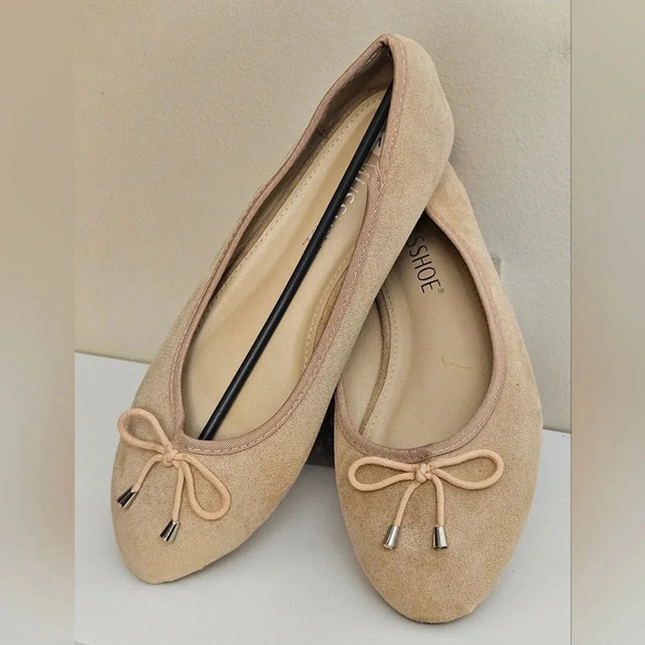 musshoe Shoes - Musshoe bow decor tan flats slip ons